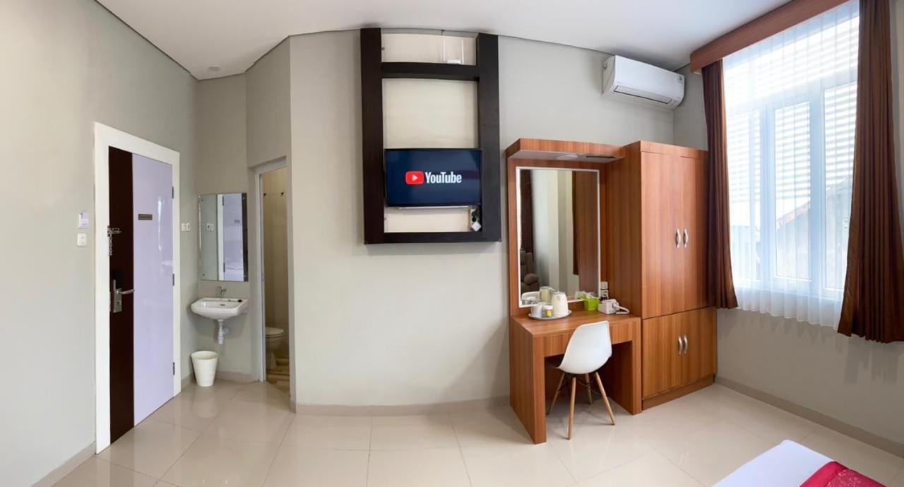 Oyo 2816 Privato Suite Kembaran Exterior photo