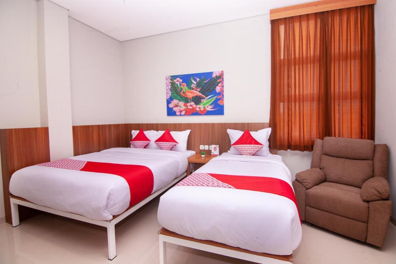 Oyo 2816 Privato Suite Kembaran Exterior photo