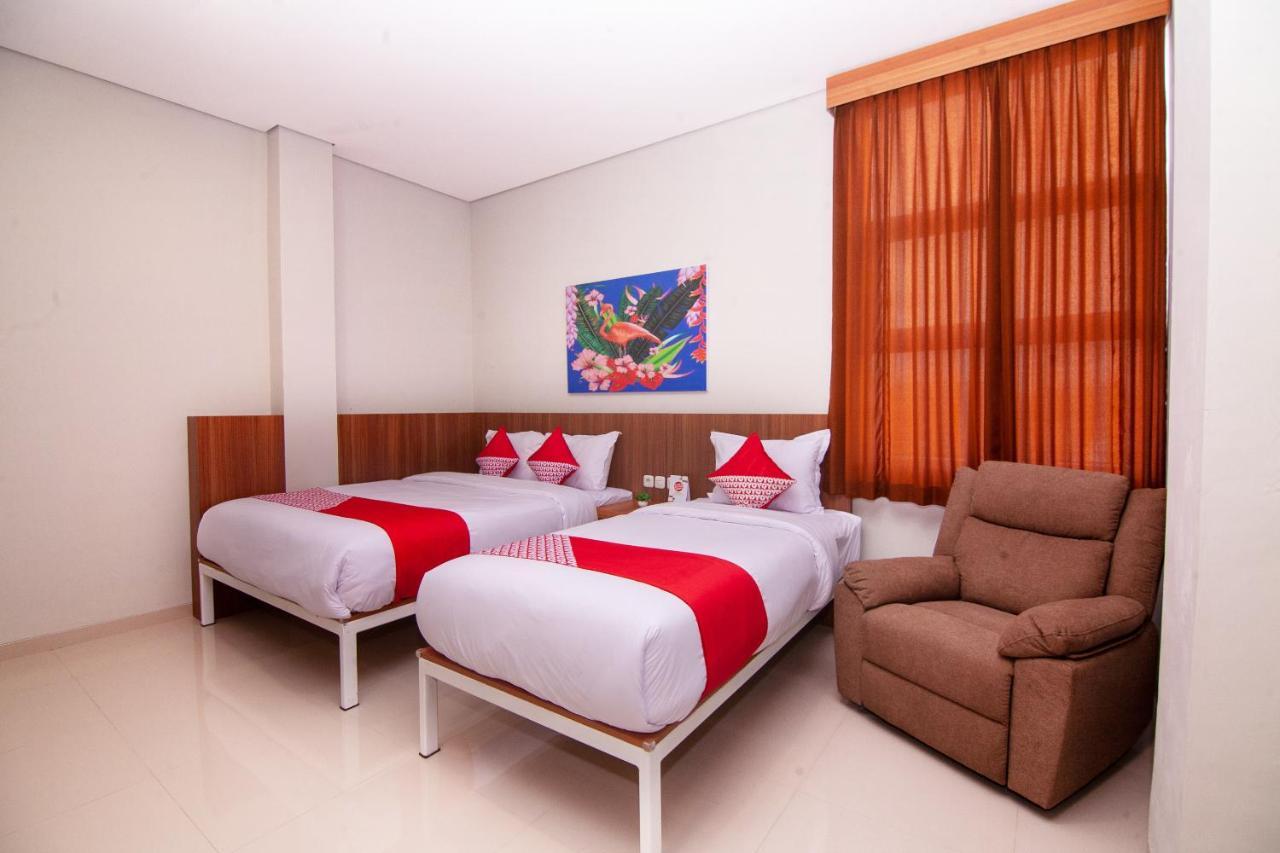 Oyo 2816 Privato Suite Kembaran Exterior photo
