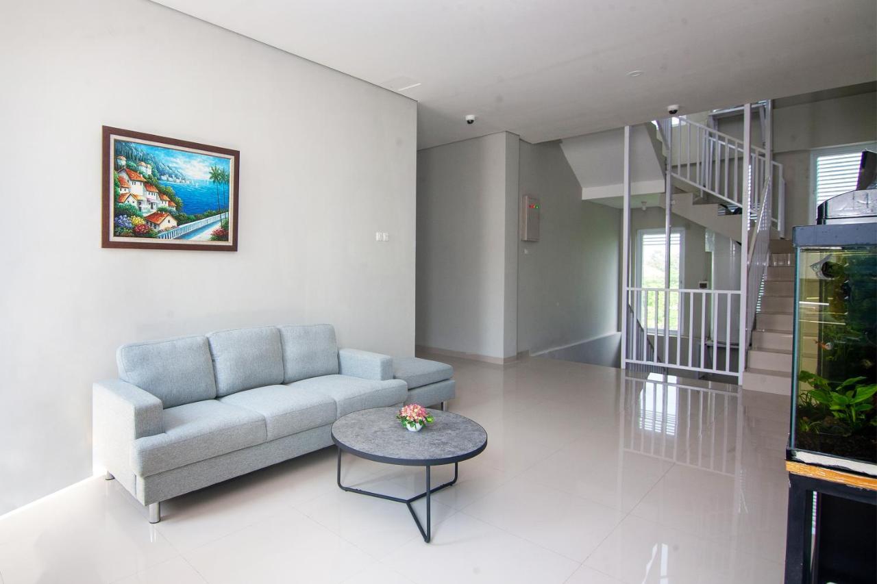 Oyo 2816 Privato Suite Kembaran Exterior photo